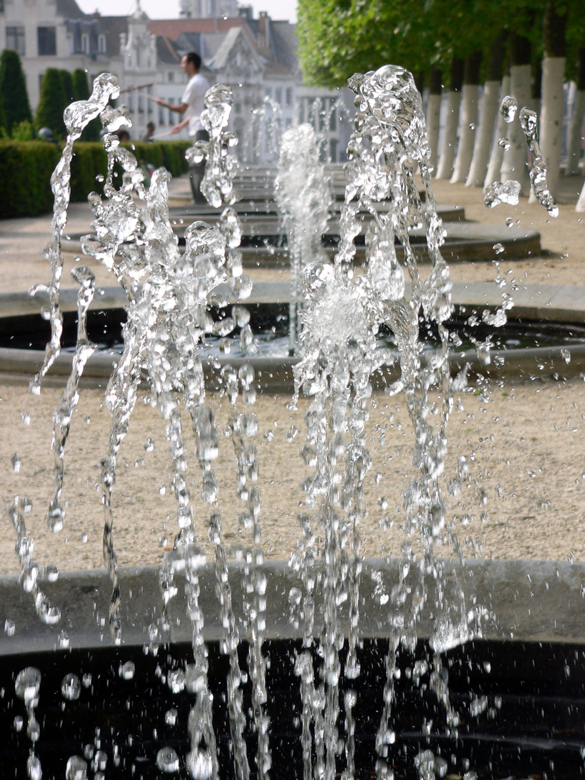 Wallpapers Constructions and architecture Fountains - Water Jets juste un tous petit jet d'eau