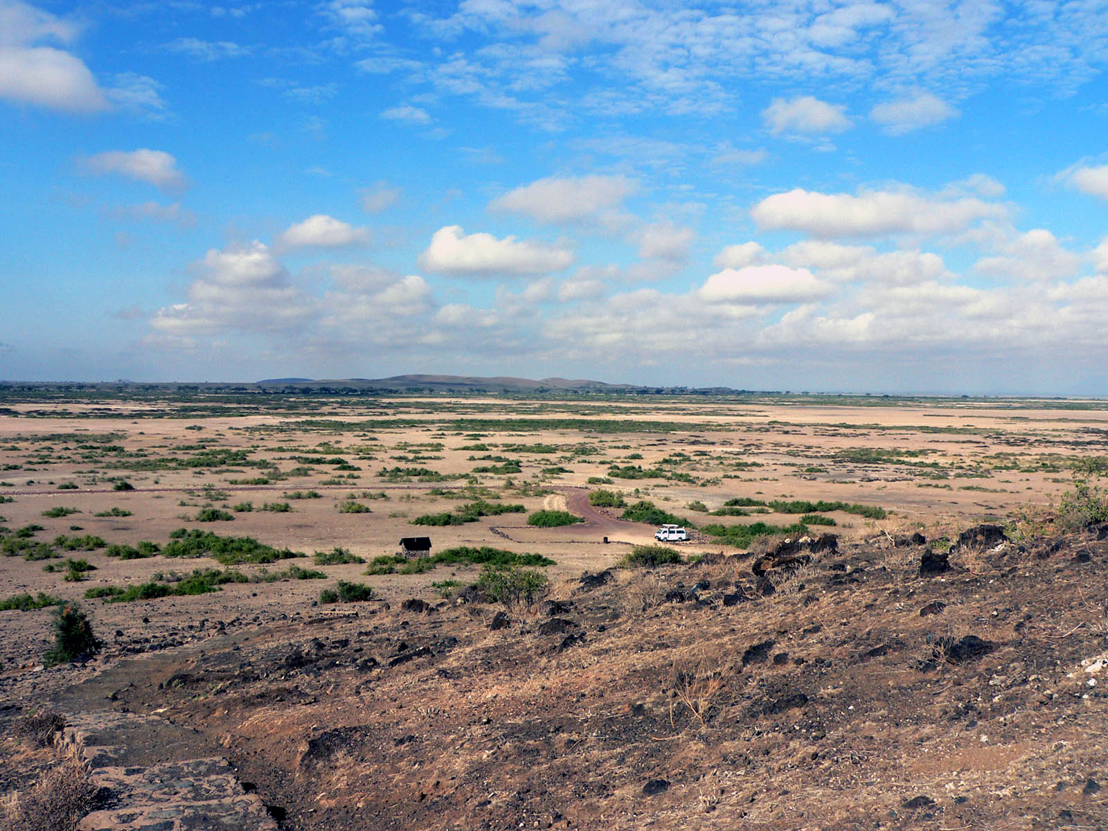 Fonds d'cran Voyages : Afrique Kenya les plaines aride de l'ambosseli