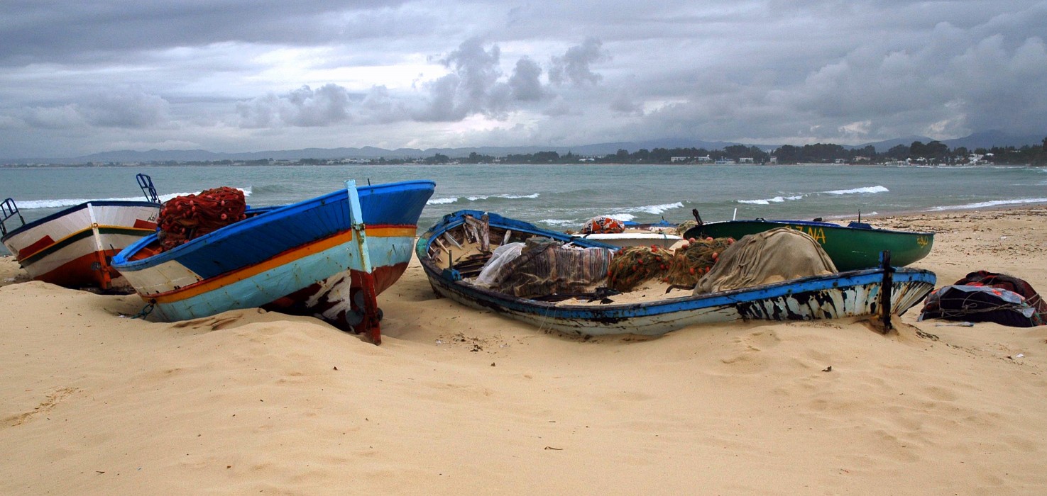 Wallpapers Nature Seas - Oceans - Beaches L'homme et la mer