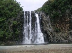 Fonds d'cran Nature Magnifique cascade  la Runion