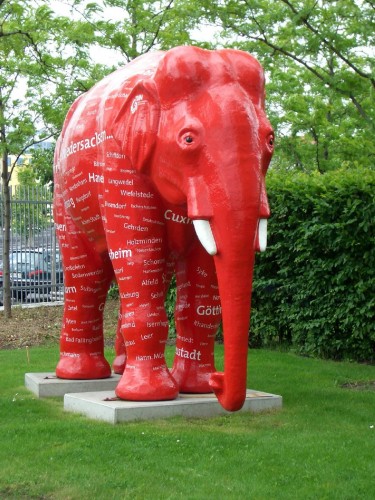 Wallpapers Objects Miscellaneous Elephant rouge.