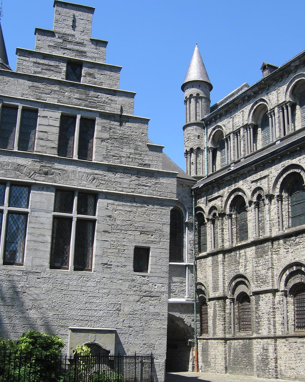 Fonds d'cran Constructions et architecture Edifices Religieux tournai