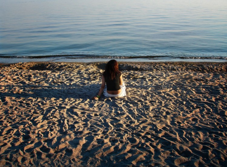 Wallpapers Nature Lakes - Ponds Une fille au bord du lac Lman