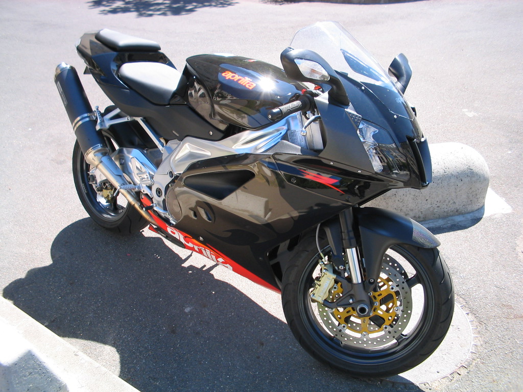 Fonds d'cran Motos Divers Aprilia rsv 1000r