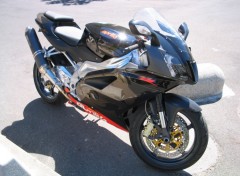 Fonds d'cran Motos Aprilia rsv 1000r