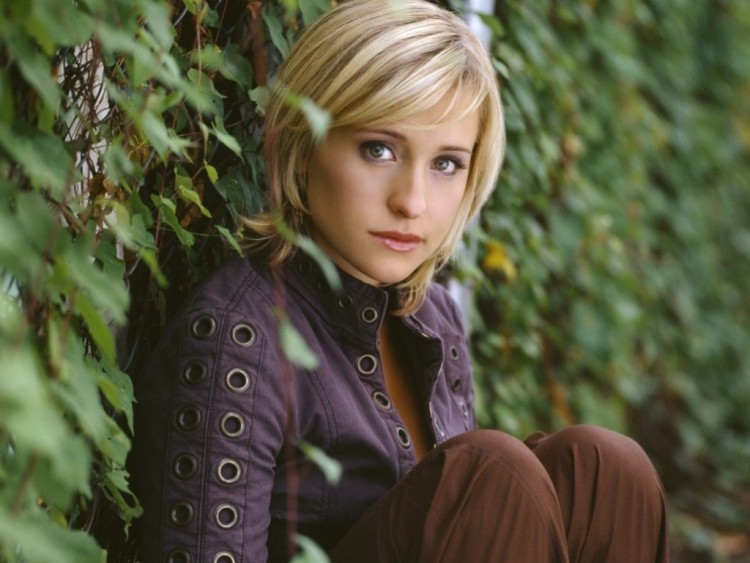 Wallpapers Celebrities Women Allison Mack Alisson Mack