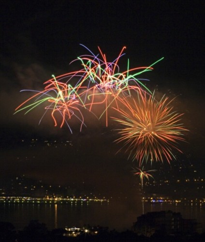 Fonds d'cran Hommes - Evnements Feux d'Artifice Antibes et son feu d'artifice