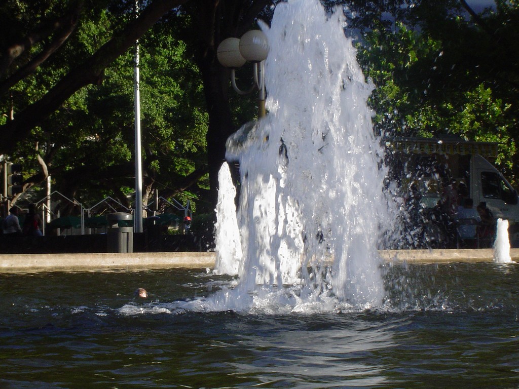 Wallpapers Constructions and architecture Fountains - Water Jets ET L'EAU JAILLIT