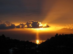 Fonds d'cran Nature coucher de soleil sur Moorea vu de Tahiti