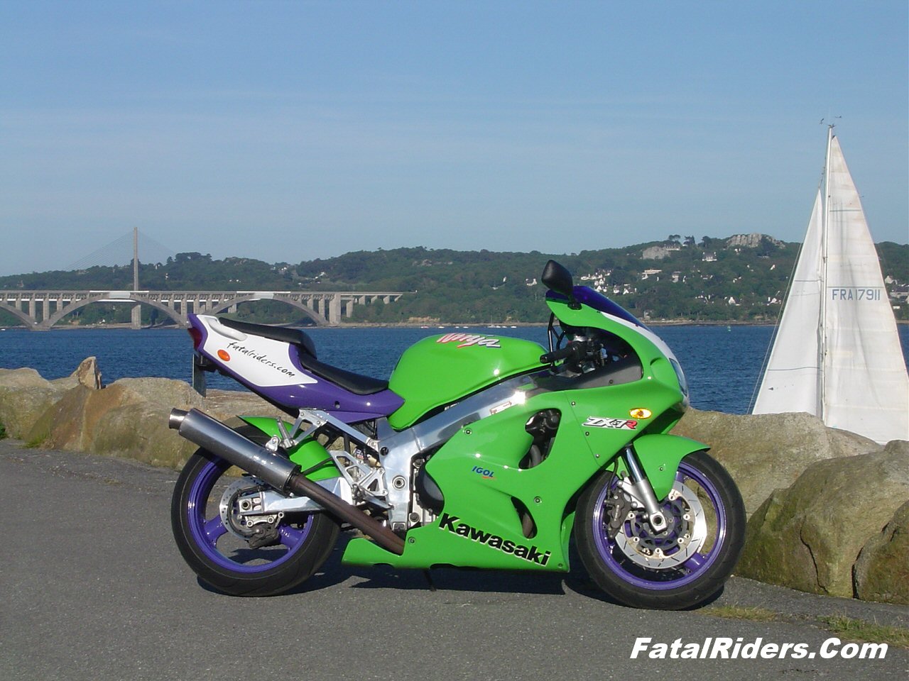 Fonds d'cran Motos Kawasaki ZX7R