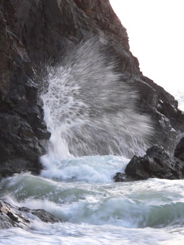 Wallpapers Nature Seas - Oceans - Beaches fracas sur la falaise