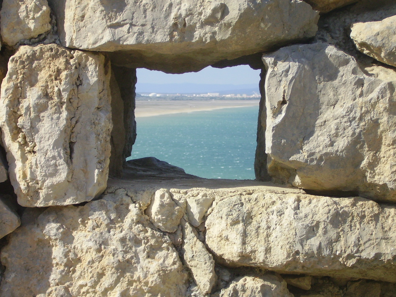 Fonds d'cran Voyages : Europe France > Languedoc-Roussillon sur la falaise de la franquie