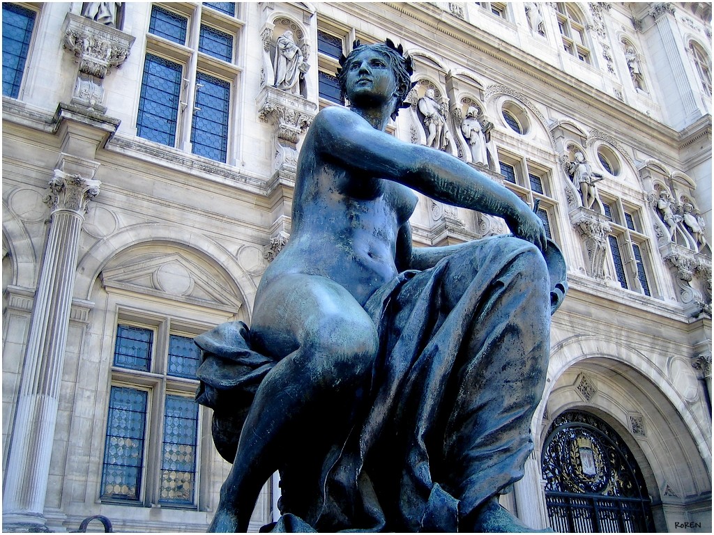 Fonds d'cran Constructions et architecture Statues - Monuments STATUE 2 (MAIRIE de PARIS)