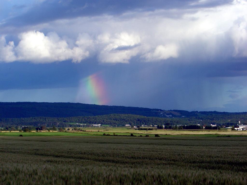 Fonds d'cran Nature Arcs-en-ciel un coin du ciel