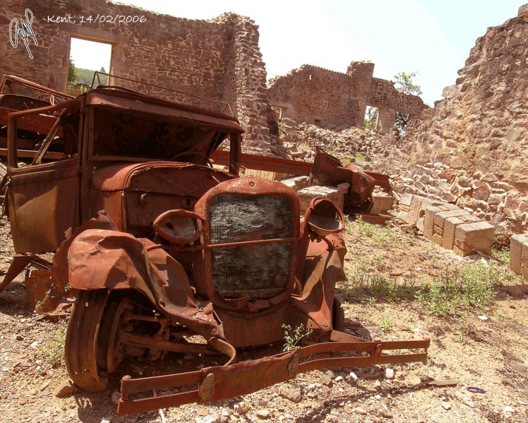 Wallpapers Various transports Miscellaneous Carcasse de voiture : Oradour-sur-Glane