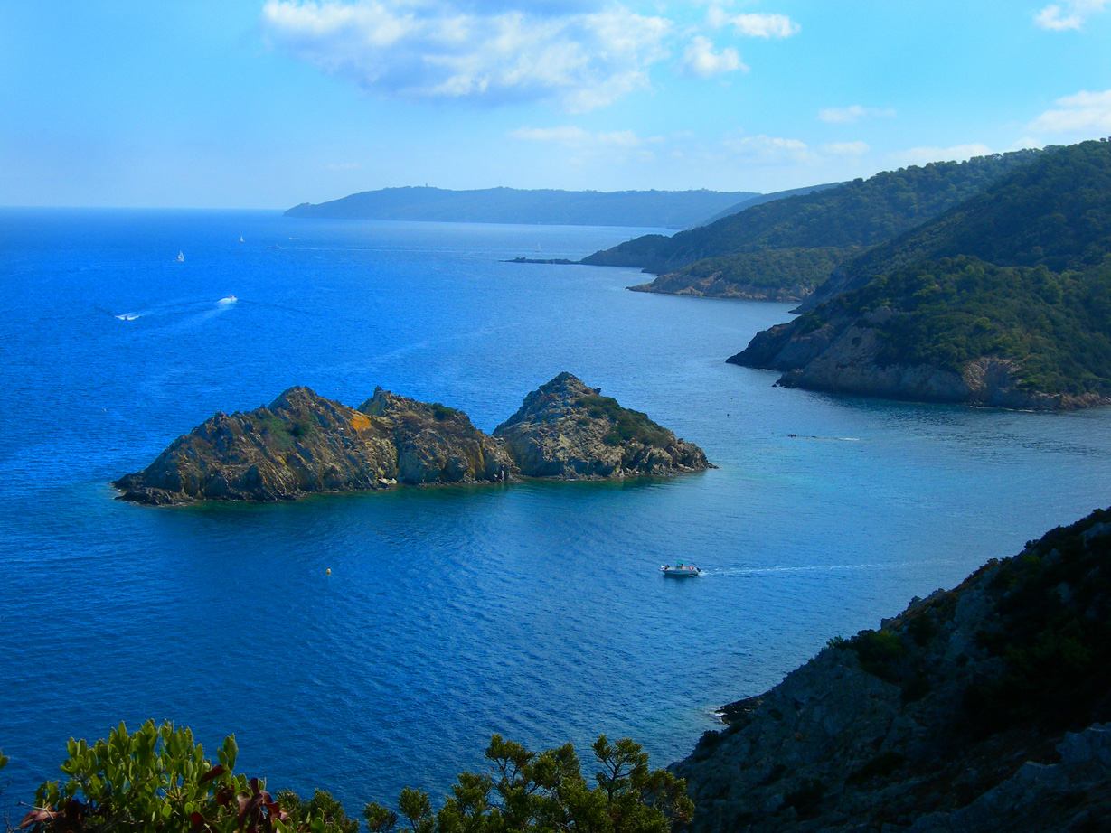 Fonds d'cran Voyages : Europe France > Provence-Alpes-Cte d'Azur Rocher de la Rascas sur l'le de Port-Cros