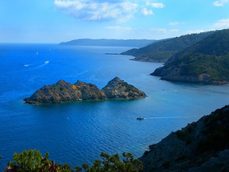 Fonds d'cran Voyages : Europe France > Provence-Alpes-Cte d'Azur Rocher de la Rascas sur l'le de Port-Cros