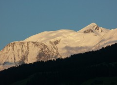 Fonds d'cran Nature le sommet du MT BLANC dans le coucher du soleil