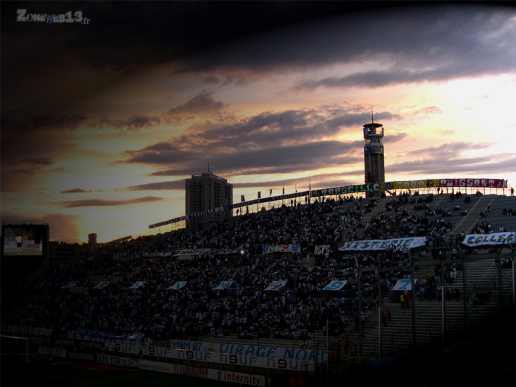 Fonds d'cran Sports - Loisirs Football Le virage nord sous un ciel magnifique