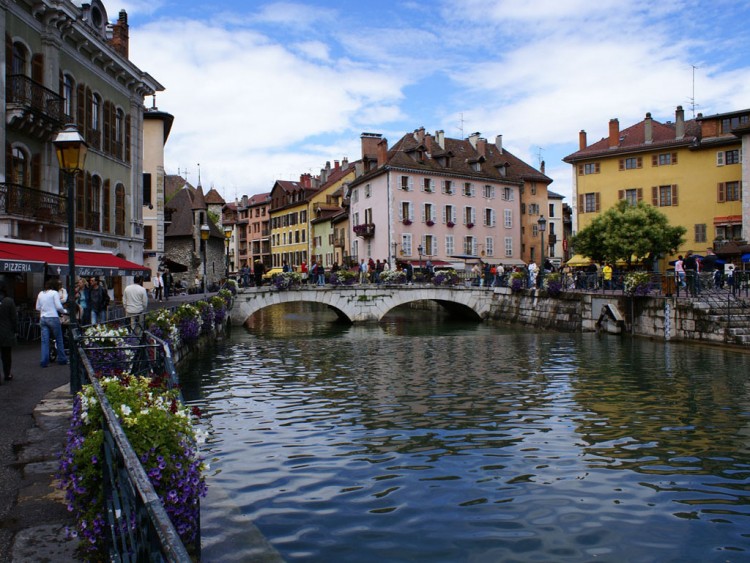 Fonds d'cran Voyages : Europe France > Rhne-Alpes Annecy et ces cannaux