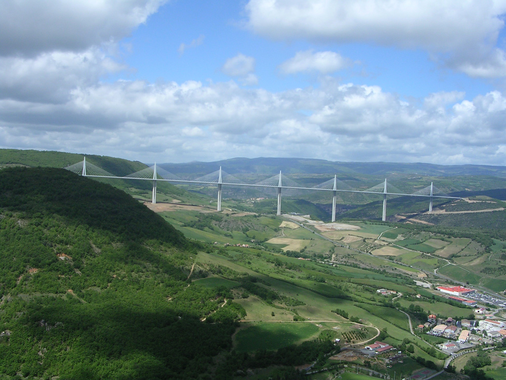 Fonds d'cran Constructions et architecture Ponts - Aqueducs viaduc de millau en aveyron