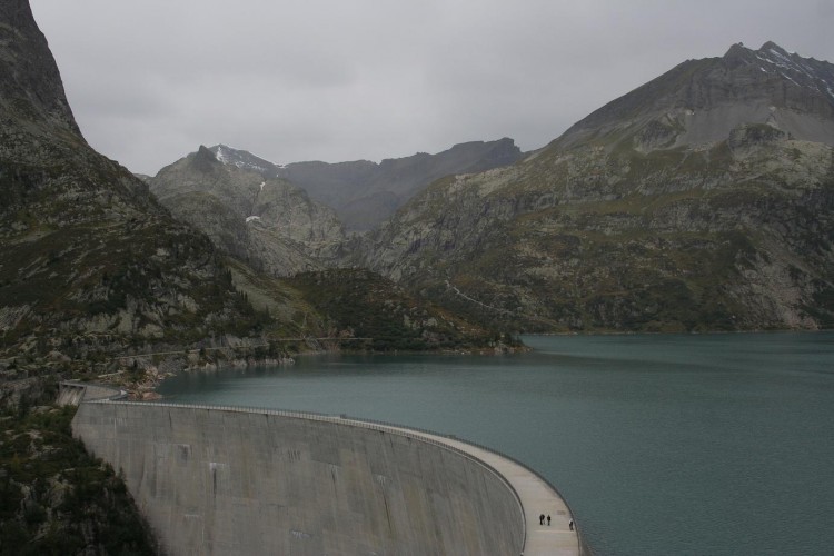 Fonds d'cran Nature Montagnes Le barrage d'Emosson et ses piliers