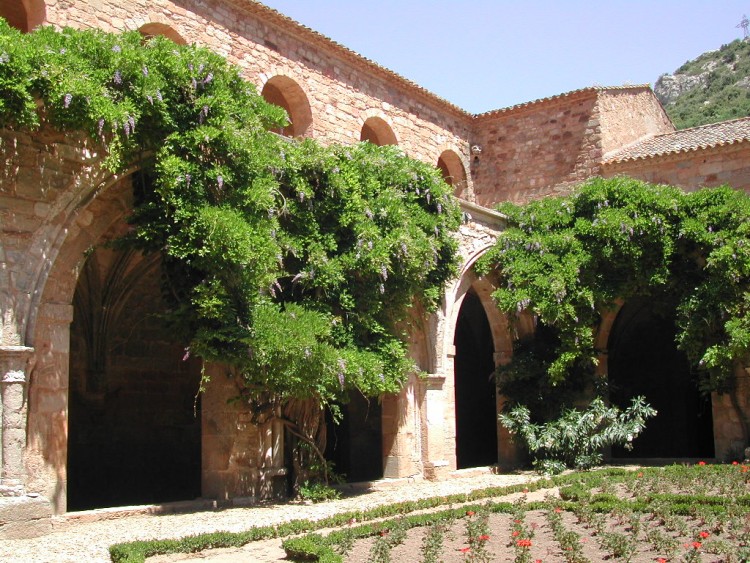 Fonds d'cran Voyages : Europe France (non prcis) Abbaye Fontfroide