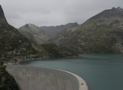 Fonds d'cran Nature Le barrage d'Emosson et ses piliers