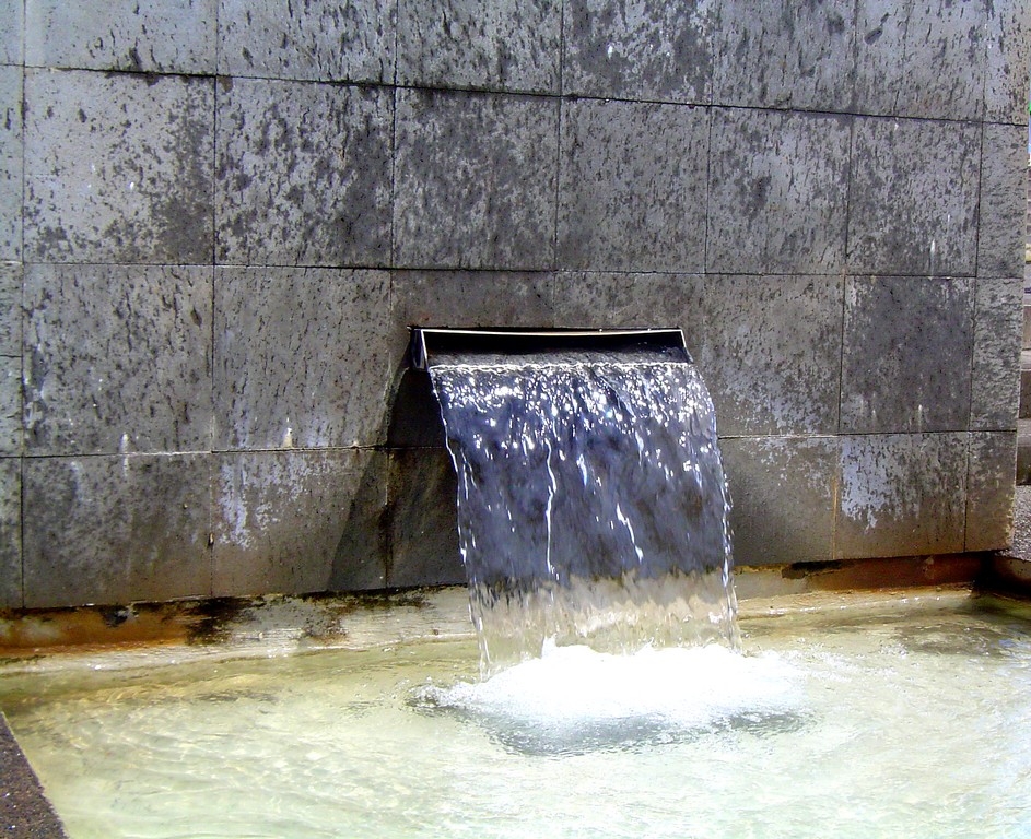 Wallpapers Constructions and architecture Fountains - Water Jets COMME UNE URNE