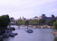 Fonds d'cran Voyages : Europe Le pont des arts devant la cour carre du louvres