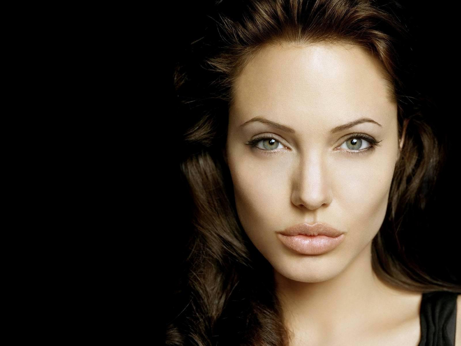 Fonds d'cran Clbrits Femme Angelina Jolie 