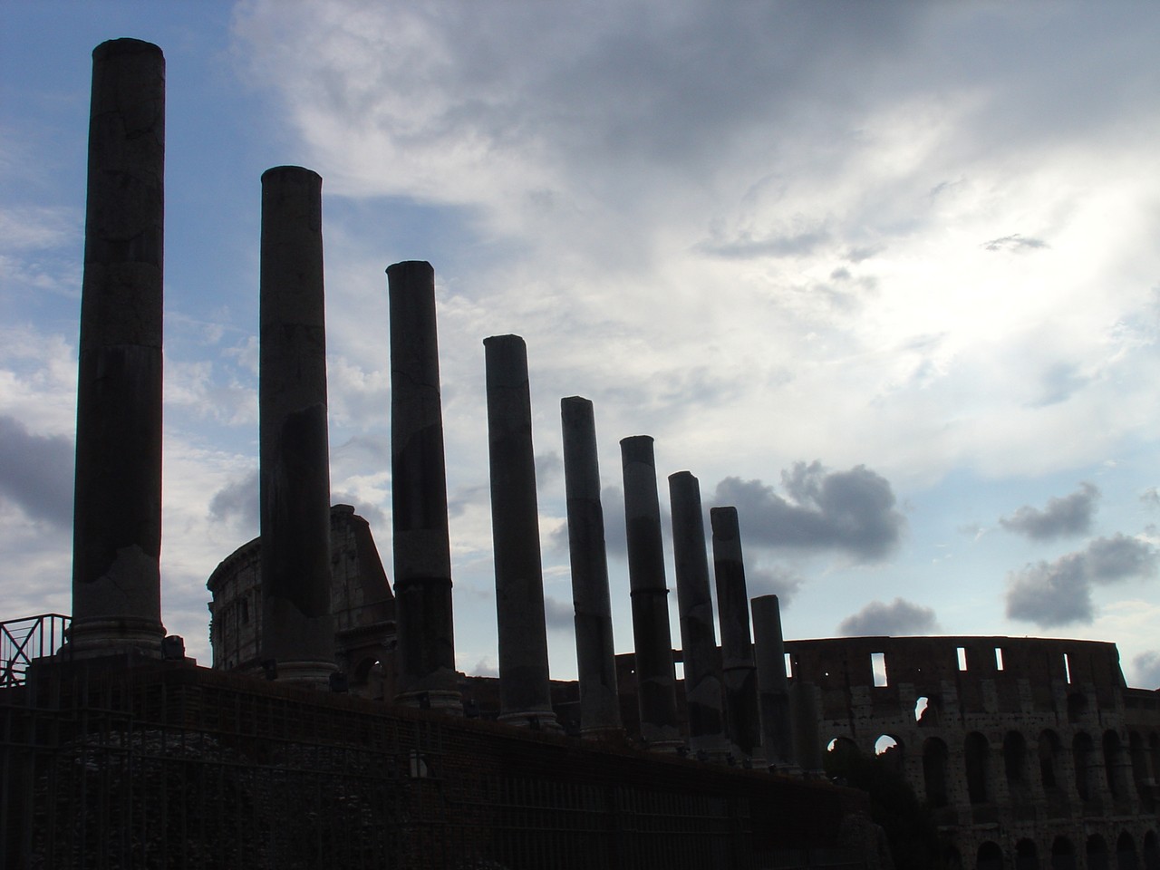 Wallpapers Constructions and architecture Ruins rome sous un trs joli ciel