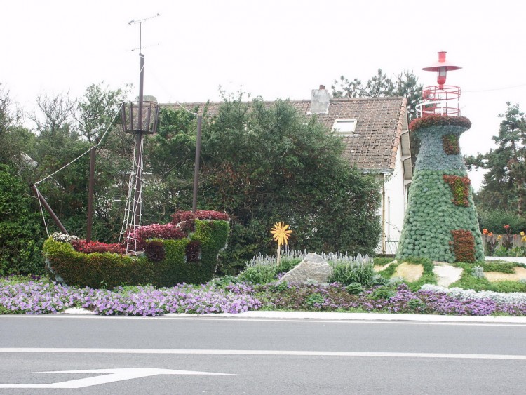 Fonds d'cran Nature Parcs - Jardins Composition florale Phare rond point Gurande