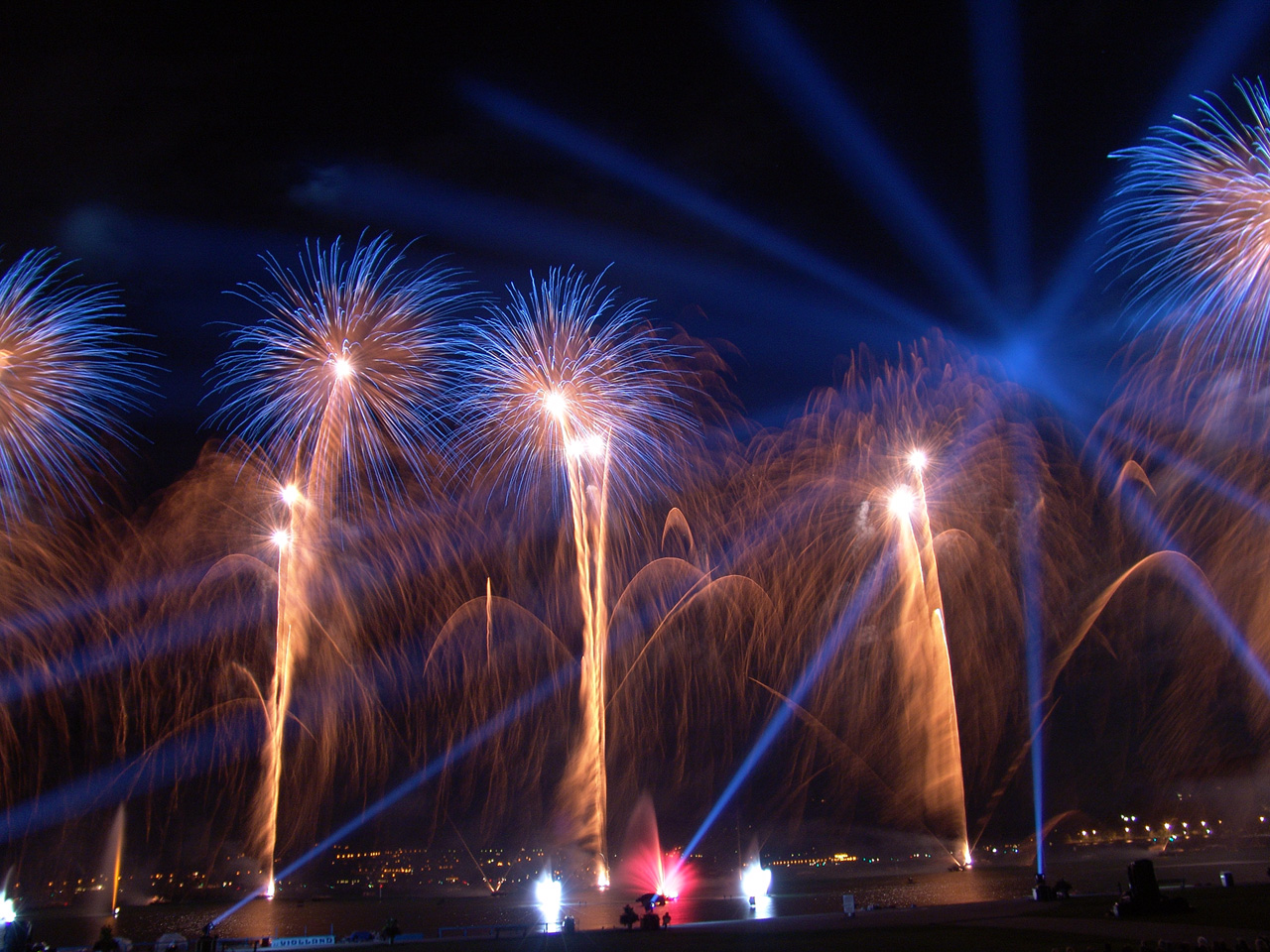 Fonds d'cran Hommes - Evnements Feux d'Artifice Feu d'artifice fte du Lac Annecy Aot 2006