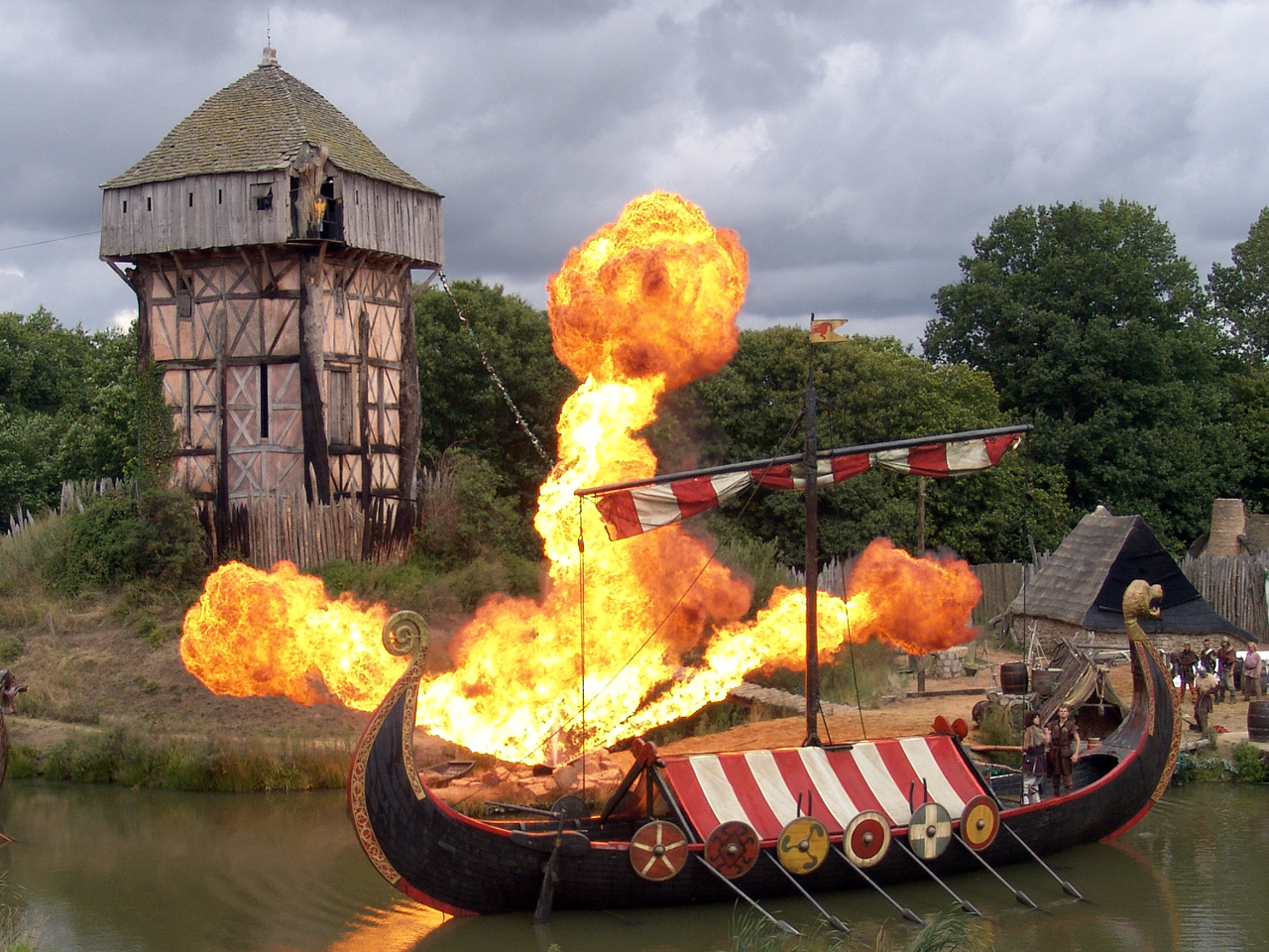 Fonds d'cran Constructions et architecture Parcs d'attractions > Divers Spectacle Les Vikings au Puy du Fou en Vende