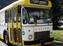 Fonds d'cran Transports divers Bus jaune