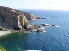 Fonds d'cran Nature Falaise / plage discrte au bord de la mer