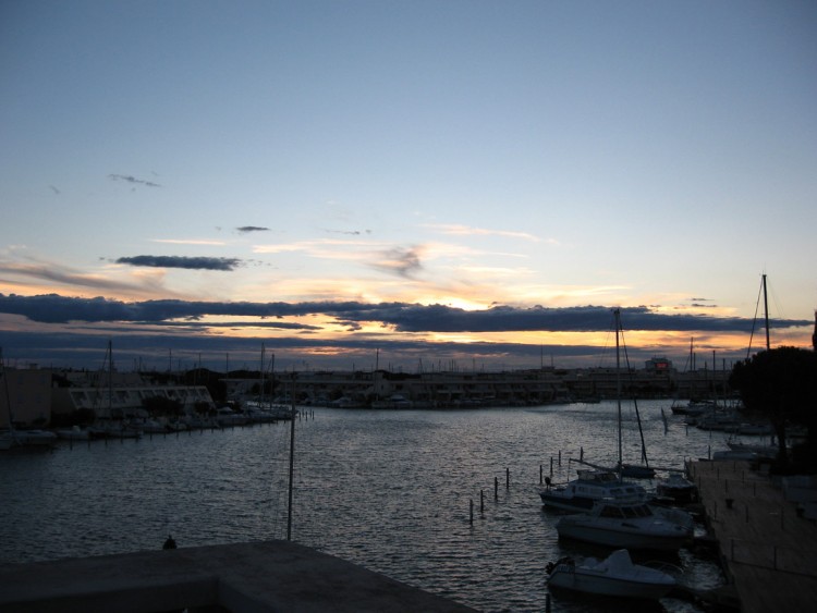 Fonds d'cran Nature Couchers et levers de Soleil port camargue