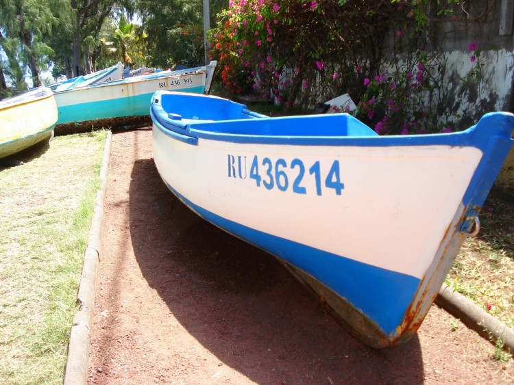 Wallpapers Boats Small Boats - Canoes ECHOUEE