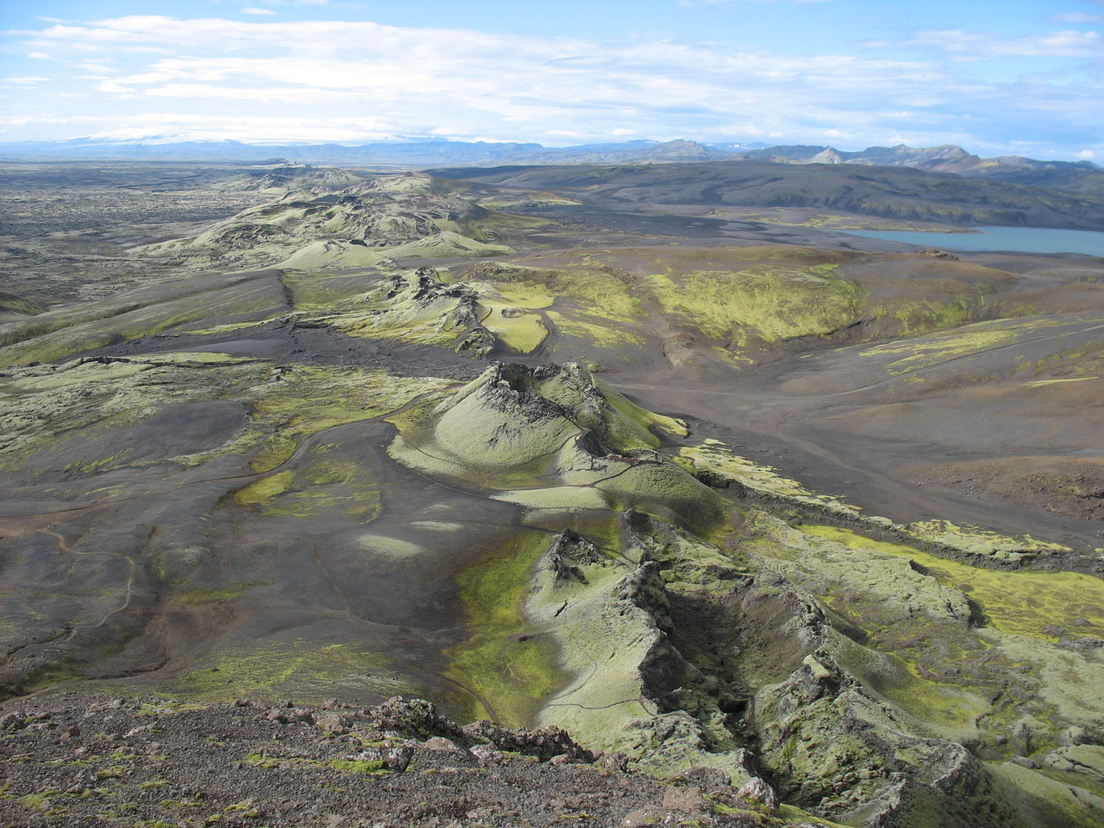 Fonds d'cran Nature Montagnes Islande - Chane volcanique.