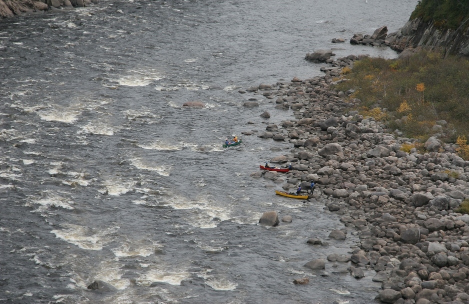 Fonds d'cran Nature Fleuves - Rivires - Torrents Canots sur la rivire Moisie.