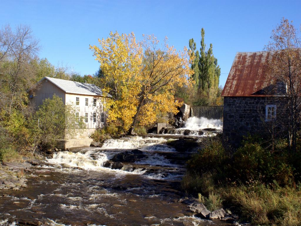 Wallpapers Nature Waterfalls LA CHUTE DU VIEUX MOULIN