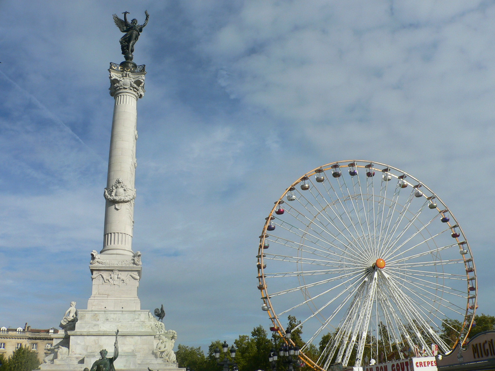 Fonds d'cran Constructions et architecture Statues - Monuments ange et grande roue