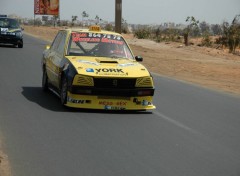 Fonds d'cran Voitures 505 wheeling motors,dakar senegal