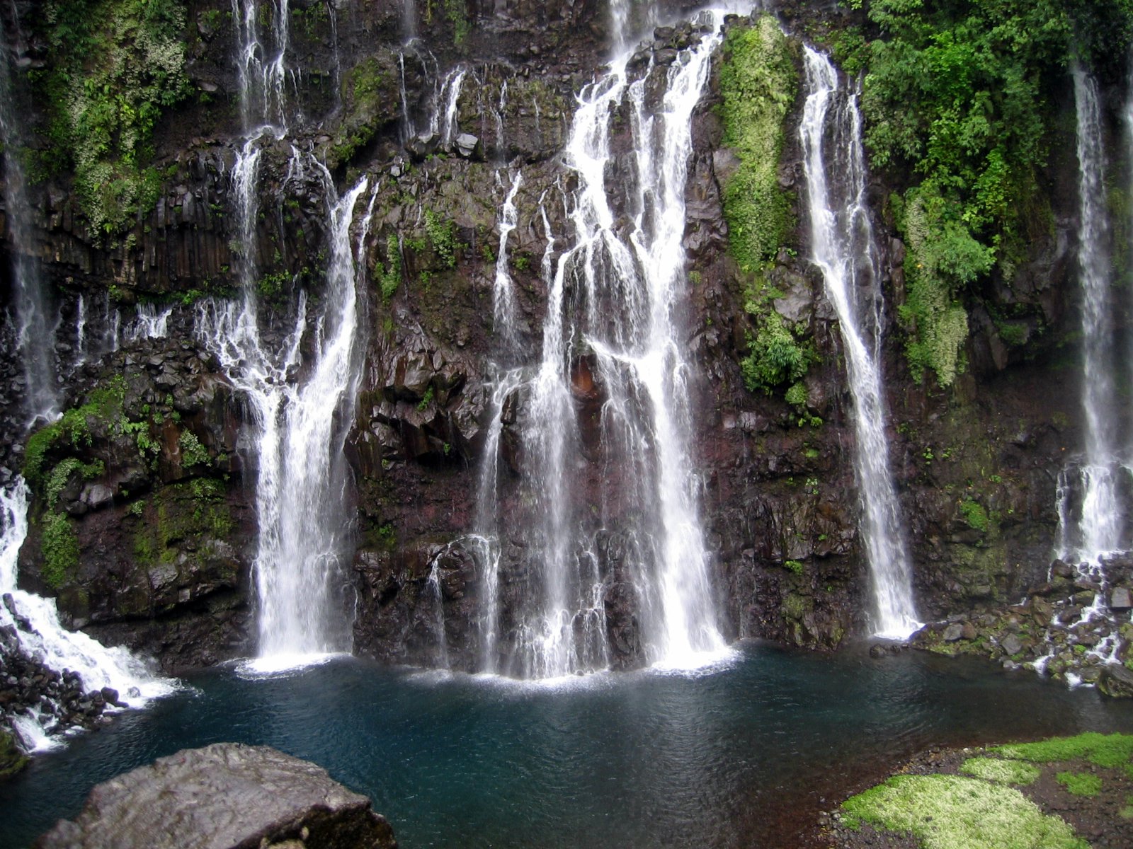 Fonds d'cran Voyages : Afrique La Runion cascade de langevin