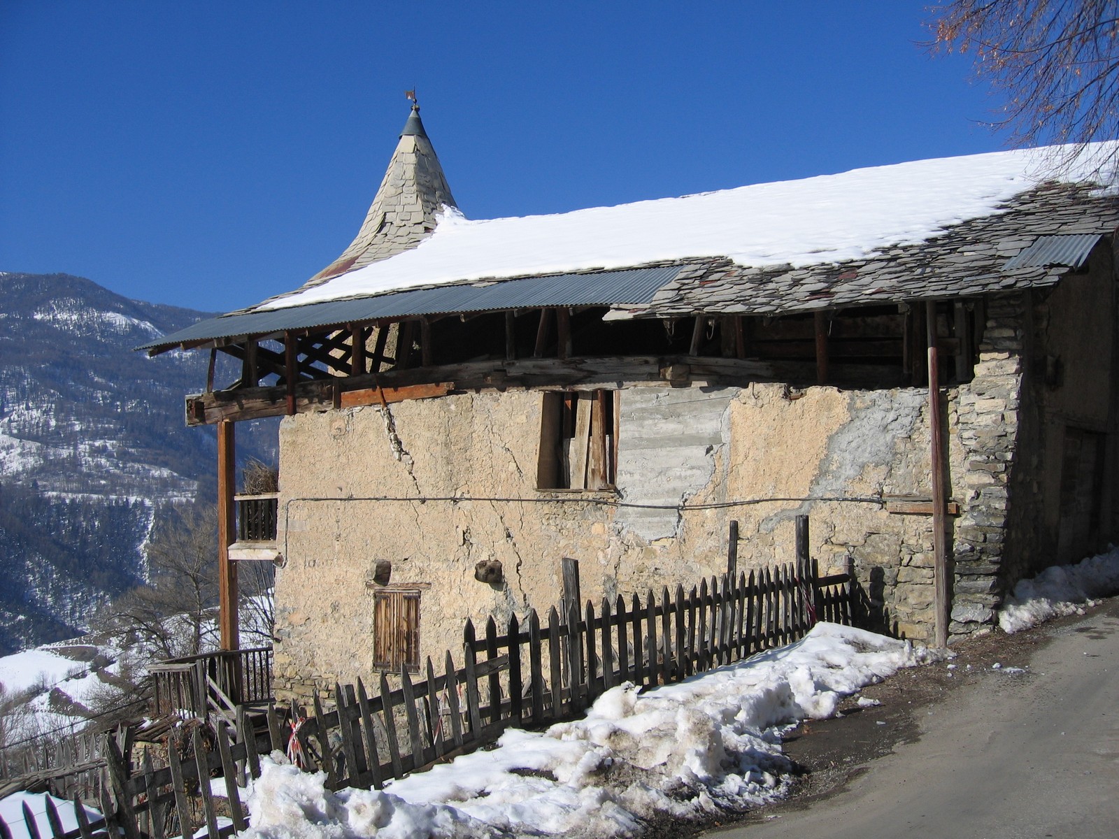 Fonds d'cran Nature Montagnes Hautes Alpes, entre du village des Orres