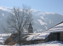 Fonds d'cran Nature Hautes Alpes, le vieux village et les pistes de ski...