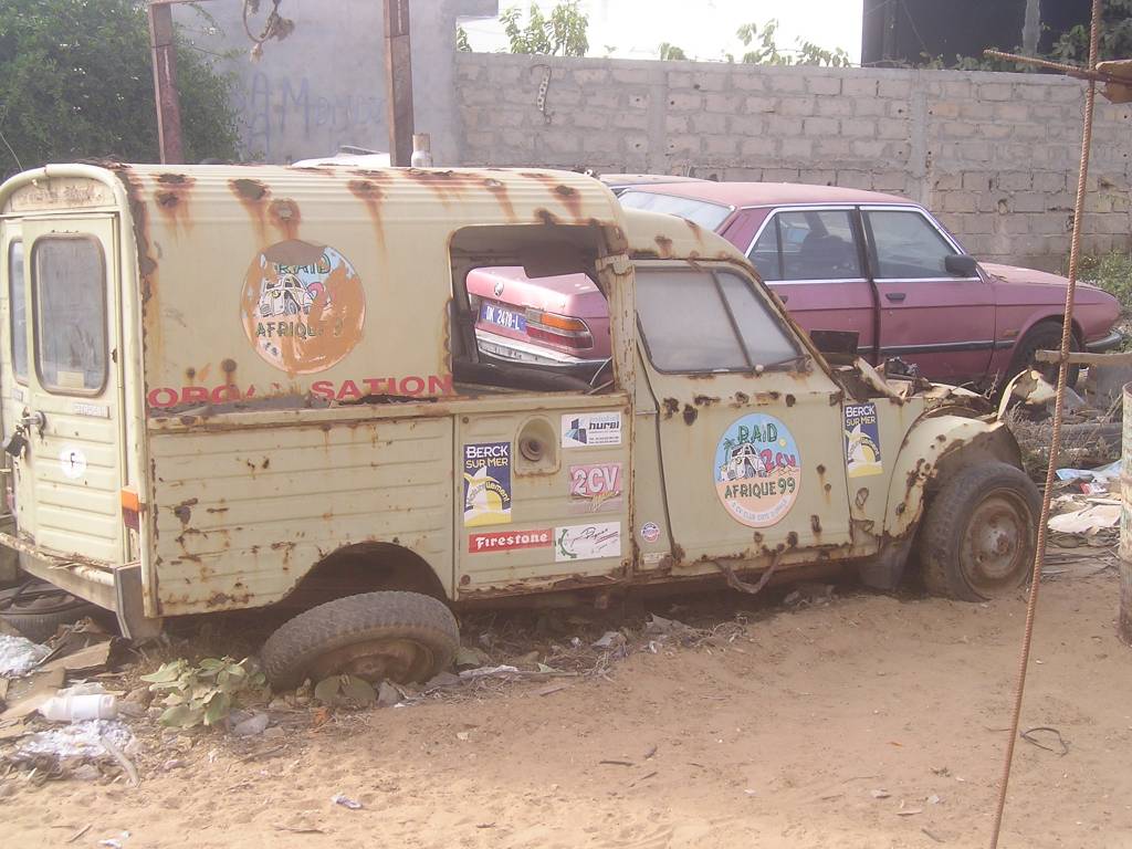 Fonds d'cran Voitures 2 CV Reste du Dakar...