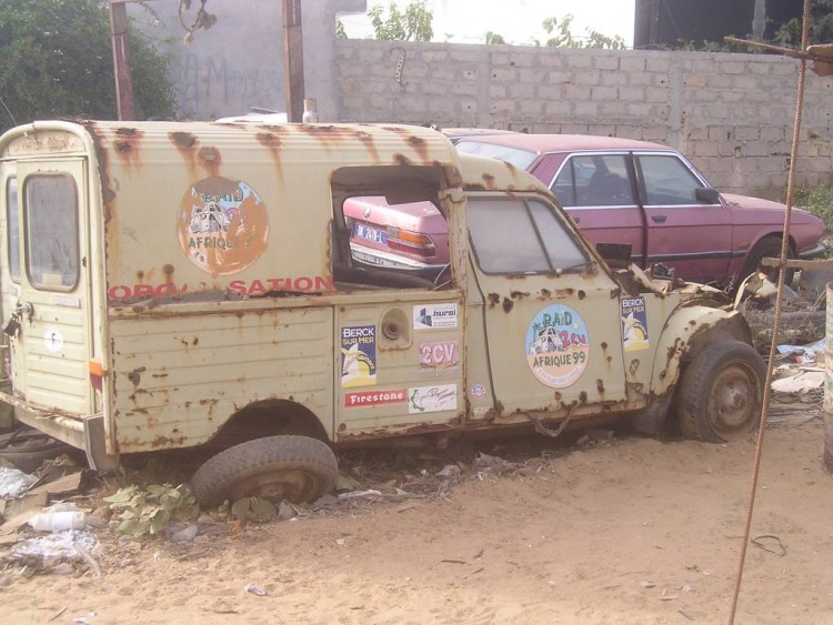 Fonds d'cran Voitures 2 CV Reste du Dakar...