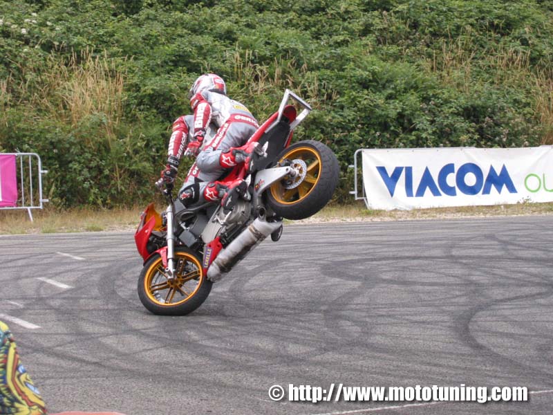 Fonds d'cran Motos Cascades stunt